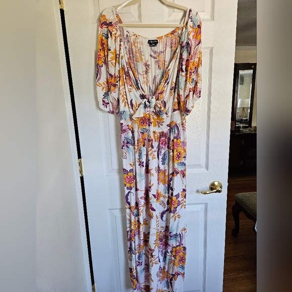 City Chic floral v-neck short sleeve dress 18w. EUC - Picture 2 of 11